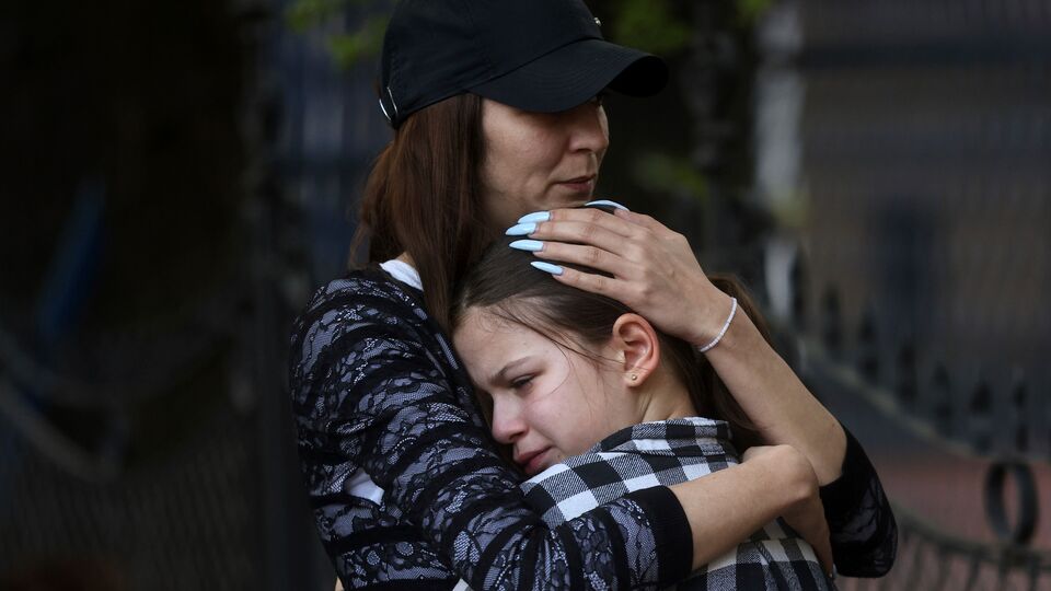 Gun Shot: பள்ளியில் பதற வைக்கும் துப்பாக்கி சூடு-9 பேர் பரிதாப பலி எங்க தெரியுமா?