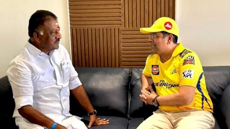 OPS Meets Sabareesan ’எந்தவித அரசியலும் இல்லை’ சபரிசனுடன் நடைபெற்ற