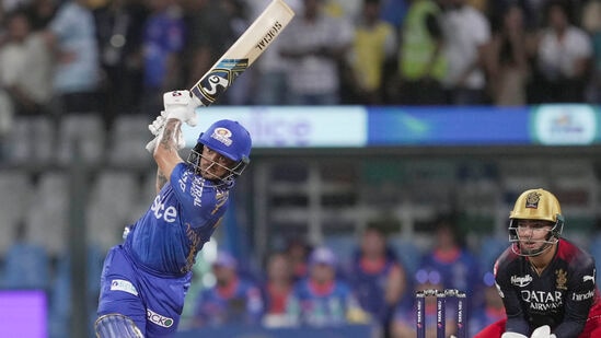 Mumbai Indians: ஓபனிங் பேட்ஸ்மேனாக களமிறங்கிய இஷான் கிஷன் தொடக்கம் முதலே அதிரடி காண்பித்தார்.