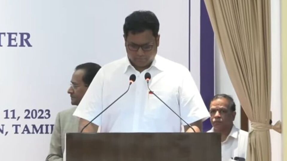 Minister TRB Raja: டிஆர்பி ராஜா எனும் நான்....! ராஜ்பவனில் அமைச்சராக பொறுப்பேற்றார் டிஆர்பி ராஜா
