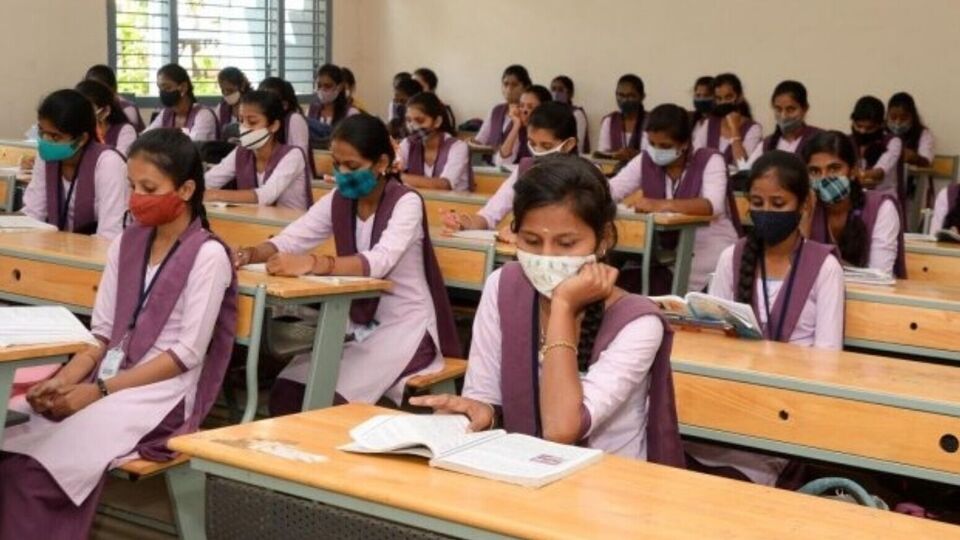 12th Supplementary Exam : 12ம் வகுப்பு துணைத்தேர்வு எழுதும் மாணவர்கள் கவனிக்க! நாளை முதல் சிறப்பு வகுப்புகள்