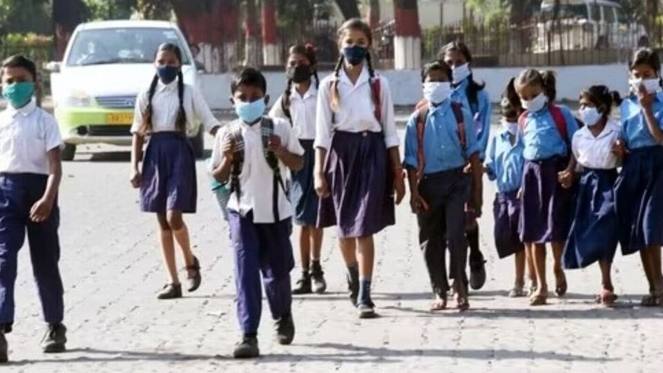 School Education : பள்ளிப்படிப்பை இடையில் நிறுத்திய மாணவர்களுக்கு புதிய திட்டம் - அரசு அதிரடி உத்தரவு