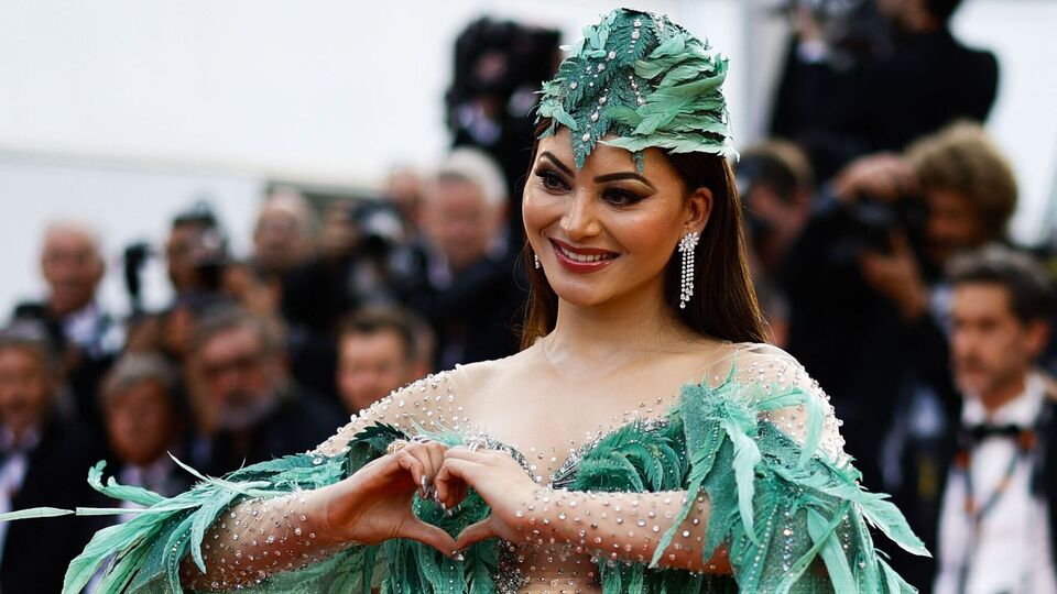 Urvashi Rautela: ரூ. 190 கோடிக்கு வீடு வாங்கினாரா லெஜெண்ட் பட நடிகை? தாயார் அளித்த விளக்கம்