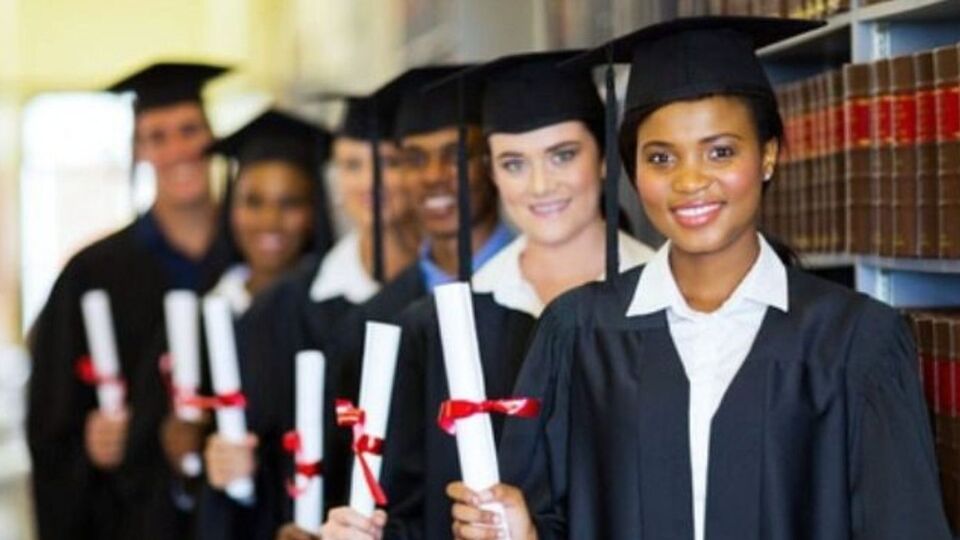 Law Application : மாணவர்களின் கவனத்திற்கு! சட்டம் படிப்புக்கு விண்ணப்பிக்க இன்றே கடைசி நாள்!