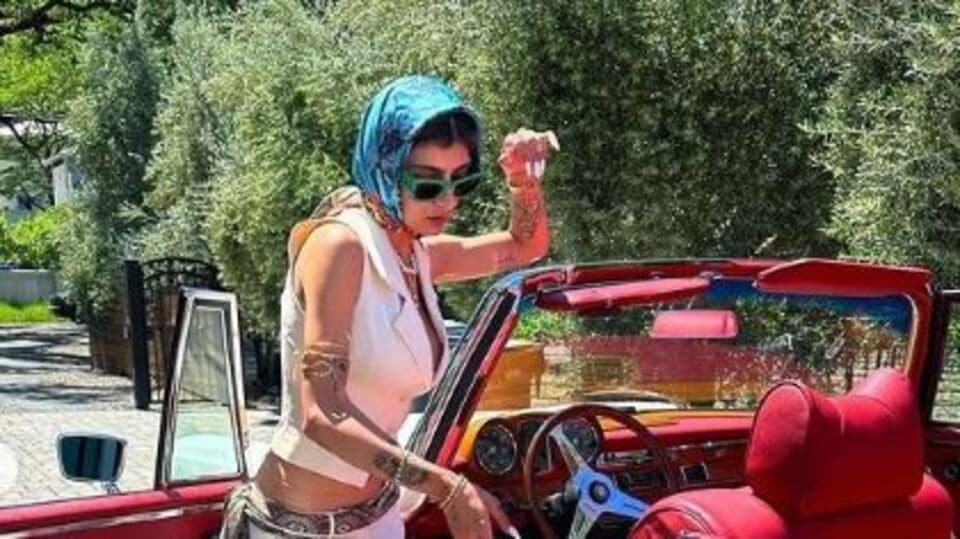 Mia Khalifa: கவர்ச்சியின் உச்சம்.. சுவாரஸ்ய தகவல்களோடு மியா காலிஃபாவின் ஹாட் கிளிக்ஸ்! -