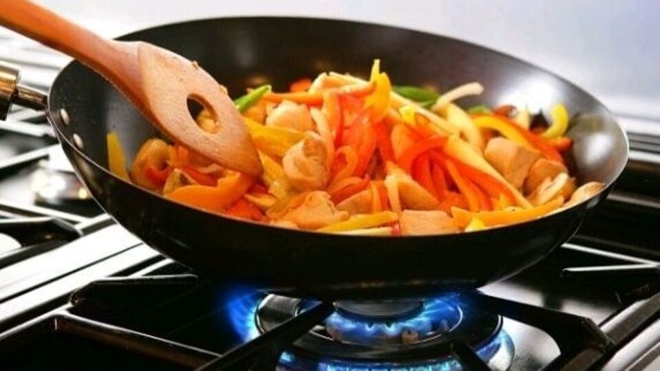 Reheating Food : எச்சரிக்கை! உணவை மீண்டும் சுடவைத்து உட்கொள்ளாதீர்கள்! உடலுக்கு கேடு விளைவிக்கும்