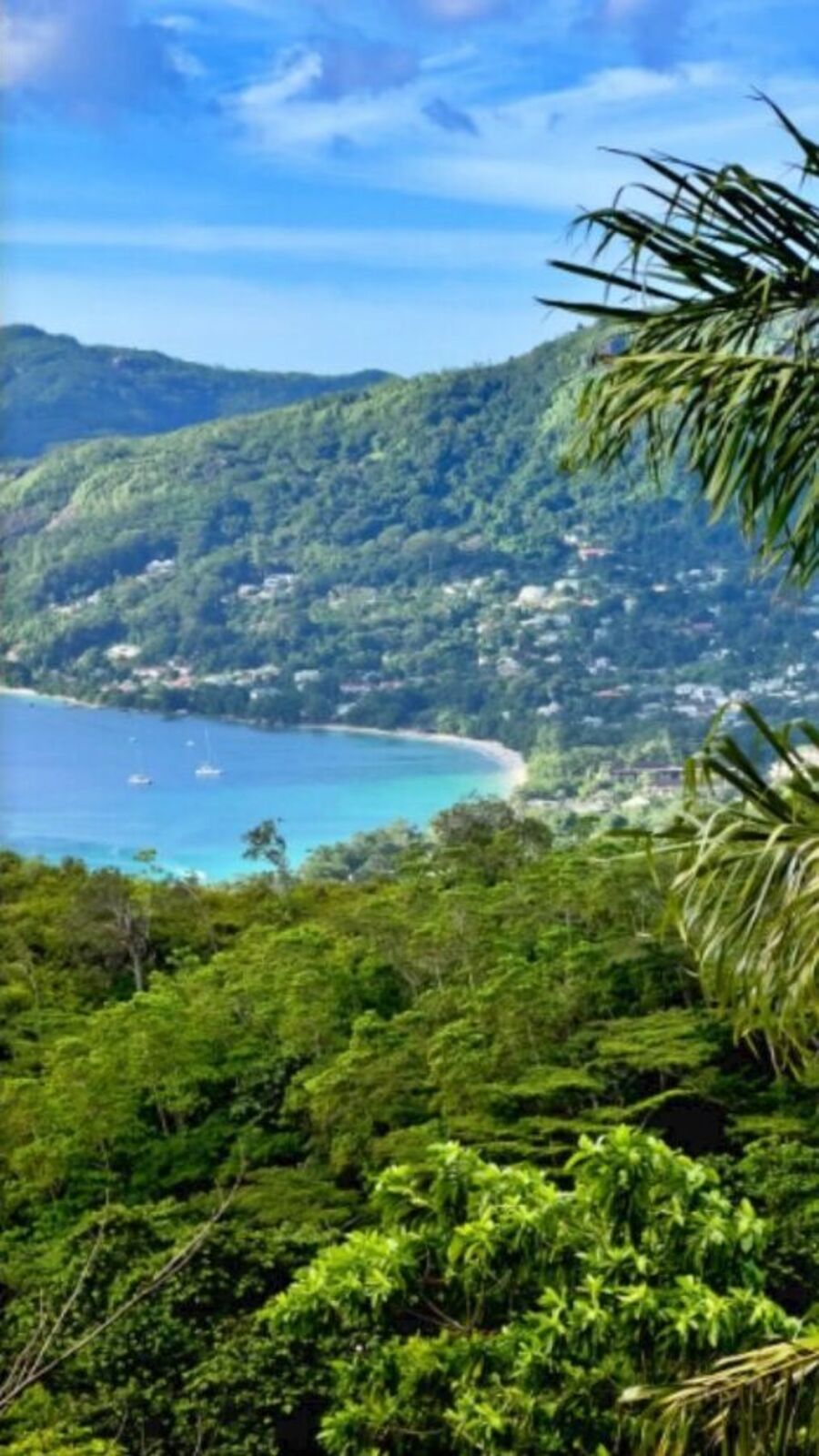 உலக முழுவதும் மிகப் பெரிய அளவில் தீவு நாடுகள் ஏராளமாக உள்ளன. அவற்றின்