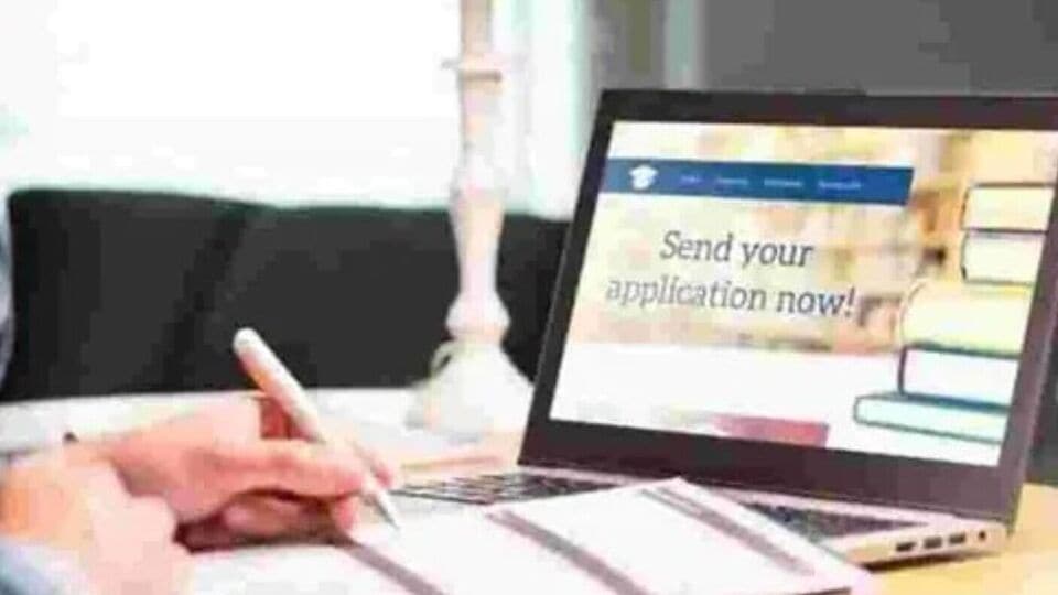 Job Opportunities : 750 எஸ்ஐ பணியிடம்; 332 ஆய்வக தொழில்நுட்பவியலாளர் வேலை – விண்ணப்பிக்க அழைப்பு