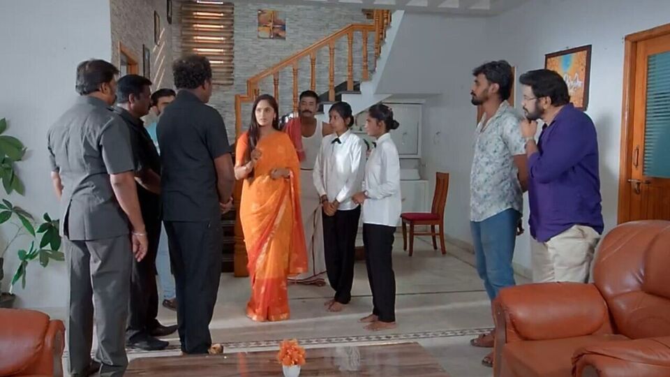 Pearanbu: வானதிக்கு ஸ்வேதா போட்ட கண்டிஷன்.. ராஜேஸ்வரி கொடுத்த அதிர்ச்சி!