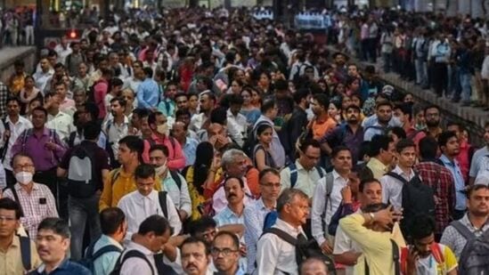 World Population day 2023 : எதிர்கால மக்களுக்கு நம்பிக்கை, வாய்ப்புகள், சாத்தியங்களை உருவாக்கி தருவதற்காக இந்த நாள் கடைபிடிக்கப்படுகிறது. அனைவருக்கும் நிலையான ஒரு எதிர்காலத்தை உருவாக்கி தருவதில் கவனம் செலுத்துகிறது. 2030க்குள் அனைவருக்கும் நிலையான எதிர்காலம் என்பதே இதன் நோக்கம்.