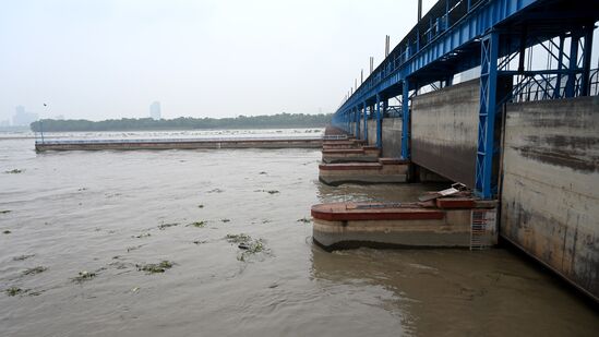 ஓக்லா அணையில் யமுனை அதிகபட்ச நீர்மட்டத்தை எட்டுகிறது.