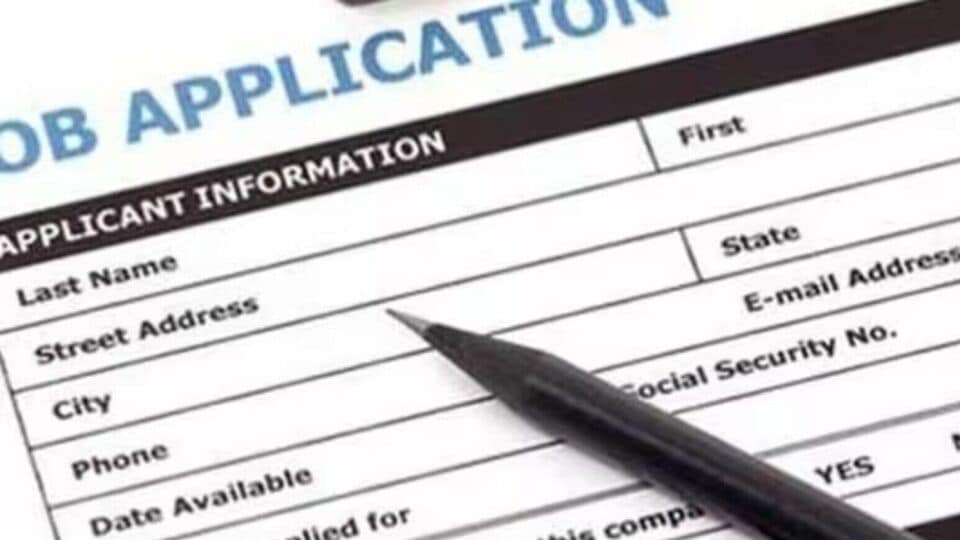 Job Opportunities : வங்கி வேலை தேடுபவரா? இதோ 4,045 காலியிடங்களுக்கான அறிவிப்பு! ஆன்லைனில் விண்ணப்பிக்க 21ம் தேதி கடைசி!