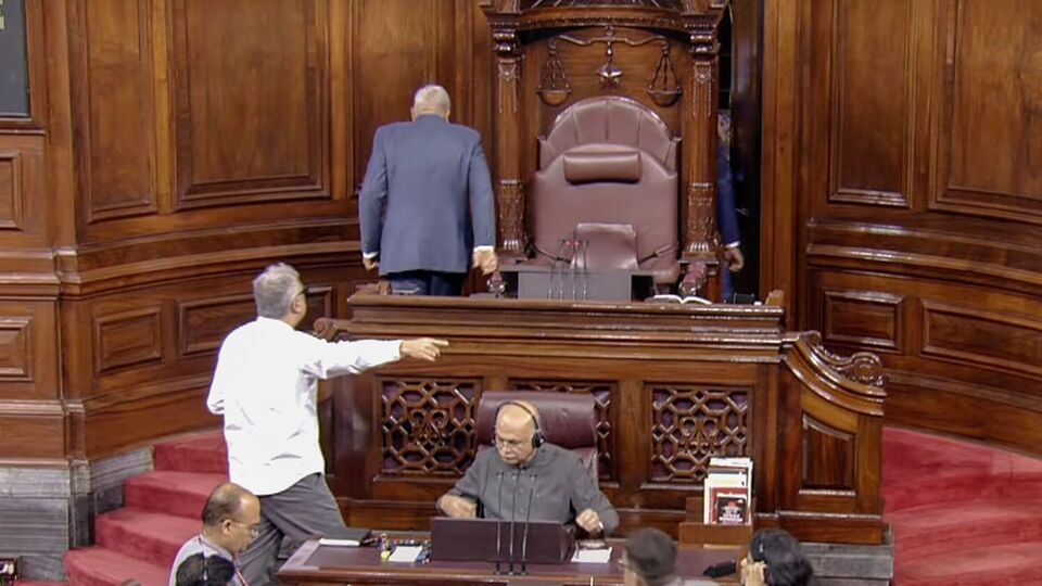 Rajya Sabha : எதிர்க்கட்சிகள் கடும் அமளி -  12 மணி வரை மாநிலங்களவை ஒத்திவைப்பு!