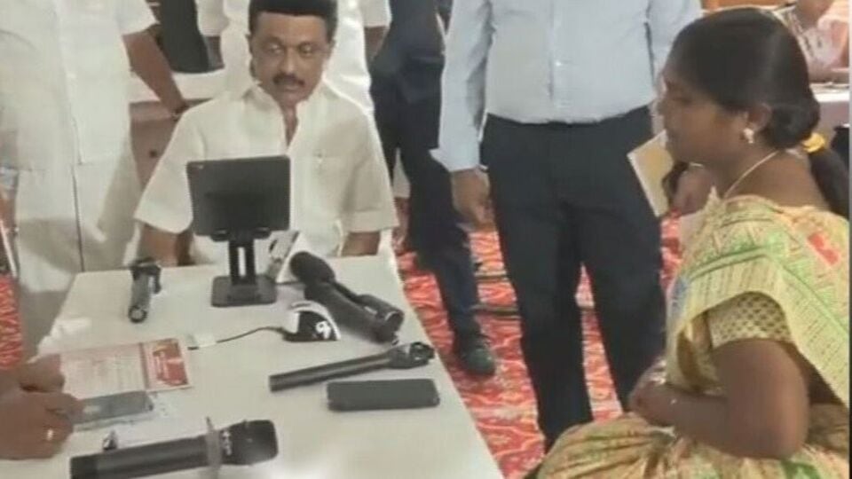 CM Stalin : மகளிர் உரிமைத் தொகை - விண்ணப்பதிவு முகாமை தொடங்கி வைத்தார் முதல்வர் மு.க.ஸ்டாலின்!