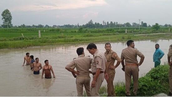 கணவரை கட்டிப்போட்டு 5 துண்டுகளாக வெட்டி வீசிய மனைவி கணவரை கட்டிப்போட்டு 5 துண்டுகளாக வெட்டி வீசிய மனைவி