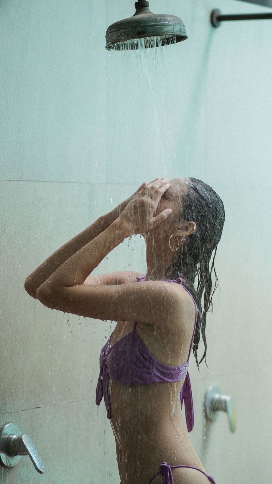 Vasthu Tips: வாஸ்து சாஸ்திரத்தின் படி வீட்டில் குளியலறை இருக்க வேண்டிய திசை எது தெரியுமா?