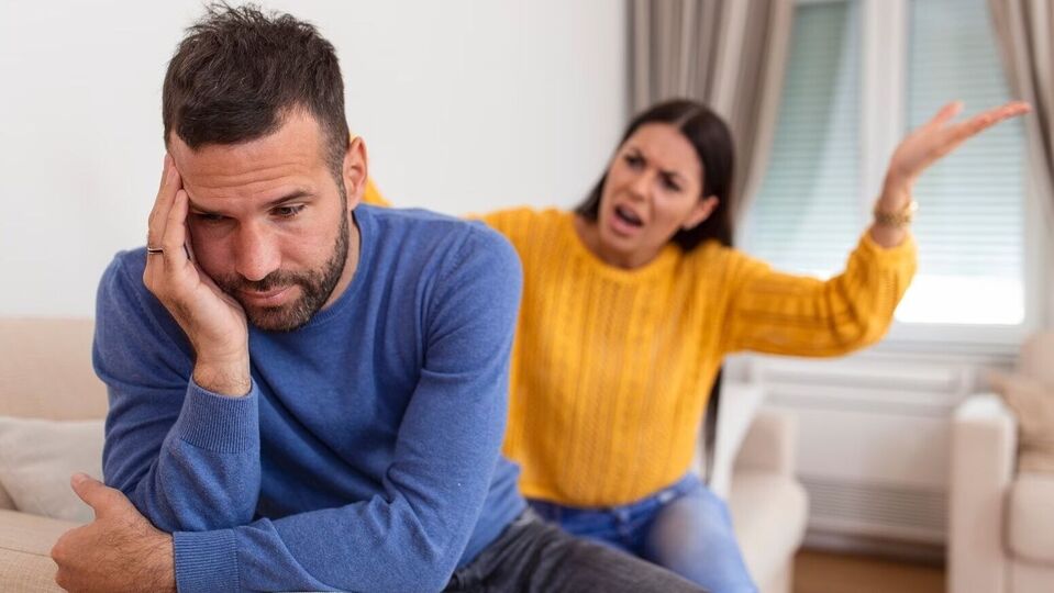 Relationship Issues : ரகசியங்கள் உறவில் ஏற்படுத்தும் சிக்கல்கள் என்ன? வெளிப்படைத்தன்மை இல்லாவிட்டால் இழப்பு!