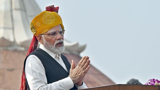 மணிப்பூர் வன்முறைக்கு அமைதியான முறையில் தீர்வு காணப்படும். விரைவில் மணிப்பூரில் அமைதி திரும்பும் என நம்புகிறேன் என்று பிரதமர் மோடி கூறினார்