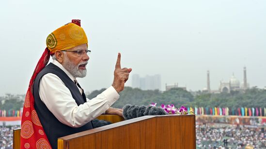 2047இன் கனவை நனவாக்கும் மிகப் பெரிய பொன்னான தருணம் வரும் ஐந்தாண்டுகள். 2047இல் இந்தியா வளர்ந்த நாடாக மாறும். அடுத்த முறை ஆகஸ்ட் 15-ம் தேதி இந்த செங்கோட்டையிலிருந்து நாட்டின் சாதனைகள் மற்றும் வளர்ச்சிகளை உங்கள் முன் வைப்பேன் என்று பிரதமர் மோடி பேசினார்