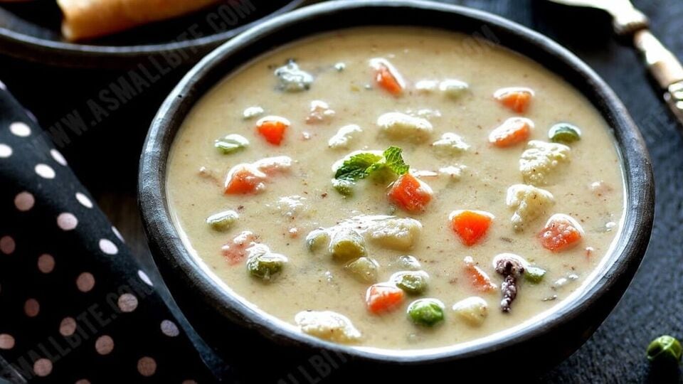 Chettinadu White Kuruma : நாவில் எச்சில் ஊறவைக்கும் செட்டிநாடு வெள்ளை குருமா! டிஃபனுக்கு பெஸ்ட் சாய்ஸ்!