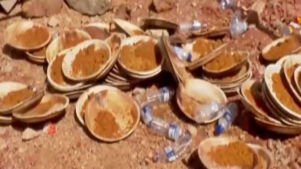 ADMK Manaadu: மதுரை அதிமுக மாநாடு;வேகாத புளி சாதம்.. வீசிச்சென்ற தொண்டர்கள்!