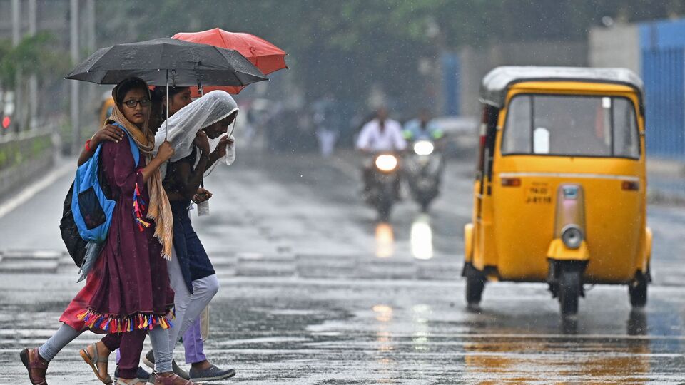 Today Weather Update: மக்களே உஷார்.. இந்த 10 மாவட்டங்களில் கனமழை கொட்ட