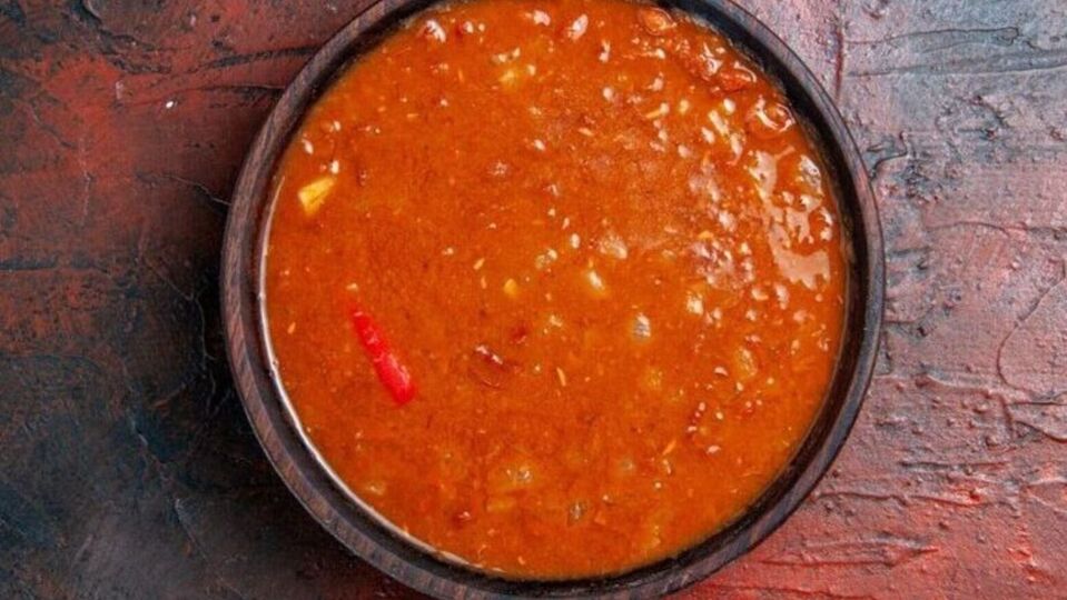 Tomato Gravy : அதிரடிக்கும் சுவையில் அரைச்சு வெச்ச தக்காளி குழம்பு! வதக்கி அரைச்சு செஞ்சு பாருங்க வித்யாசமா இருக்கும்!