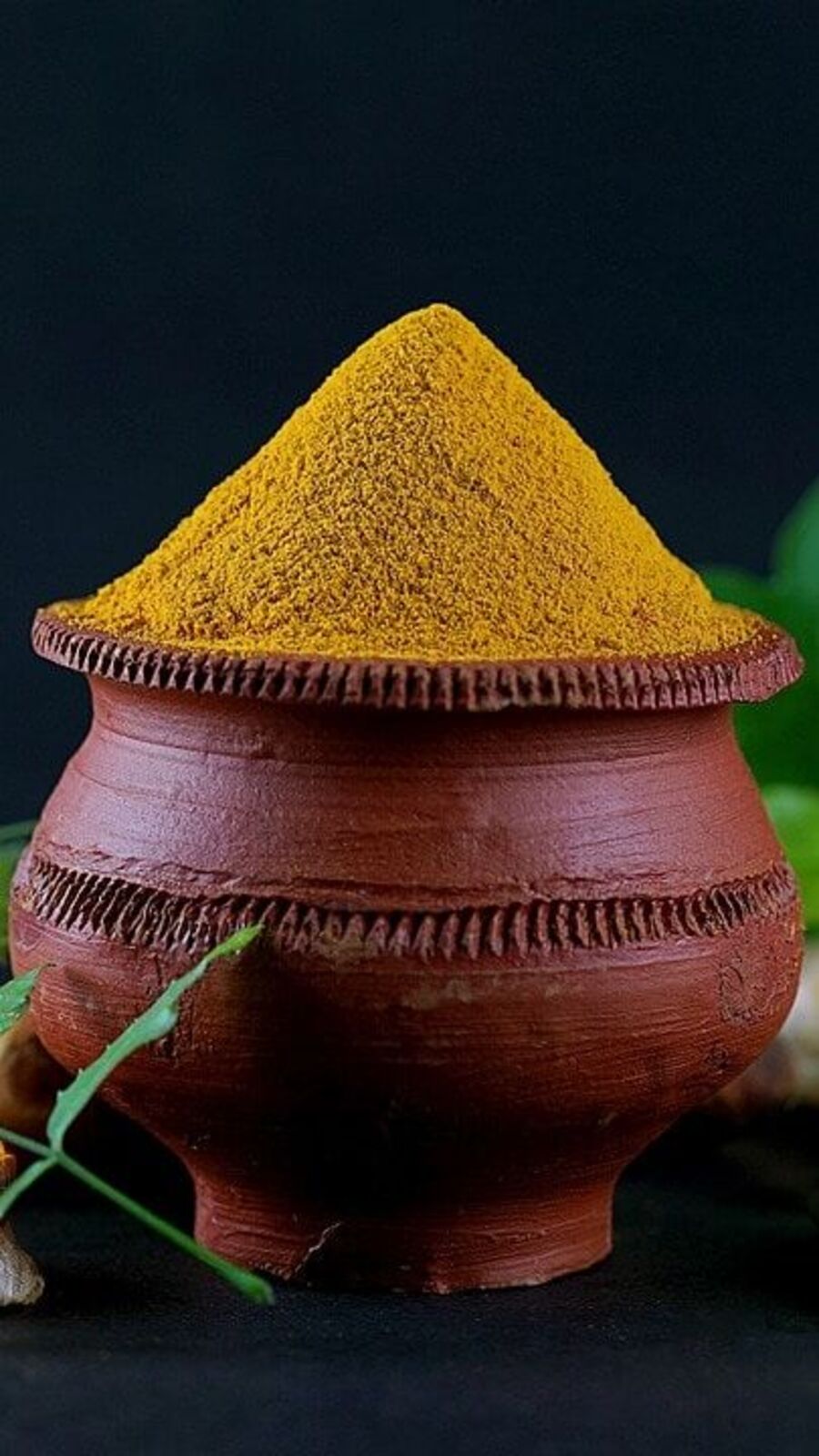 தோல் நோய் உள்ளிட்ட இத்தனை நோய்களை மருந்ததா மஞ்சள்!