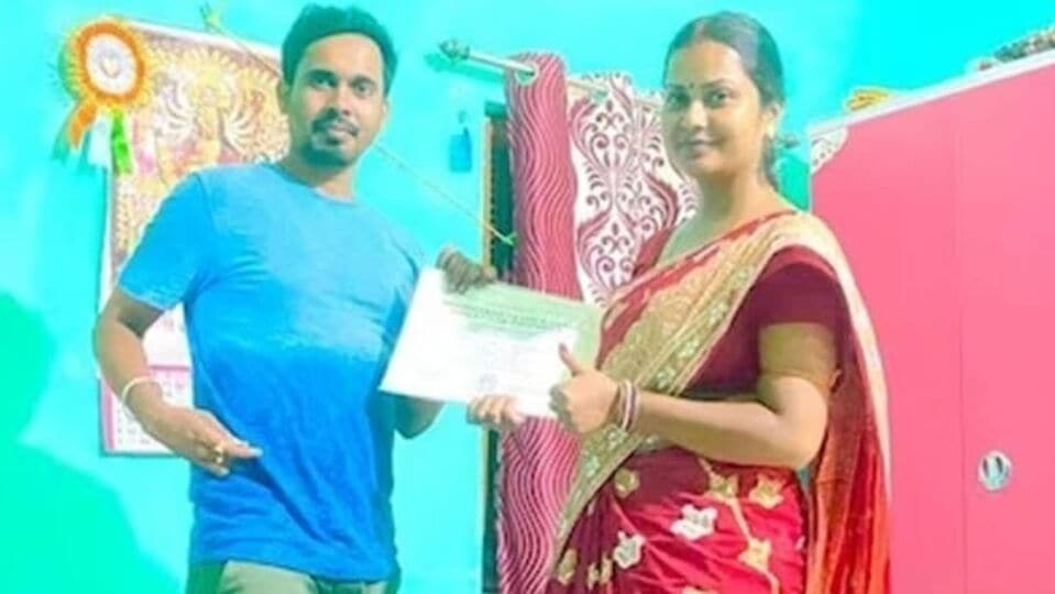 Moon அழகிய நிலவில் நிலம் வாங்கி காதல் மனைவிக்கு பரிசளித்த கணவர்!the