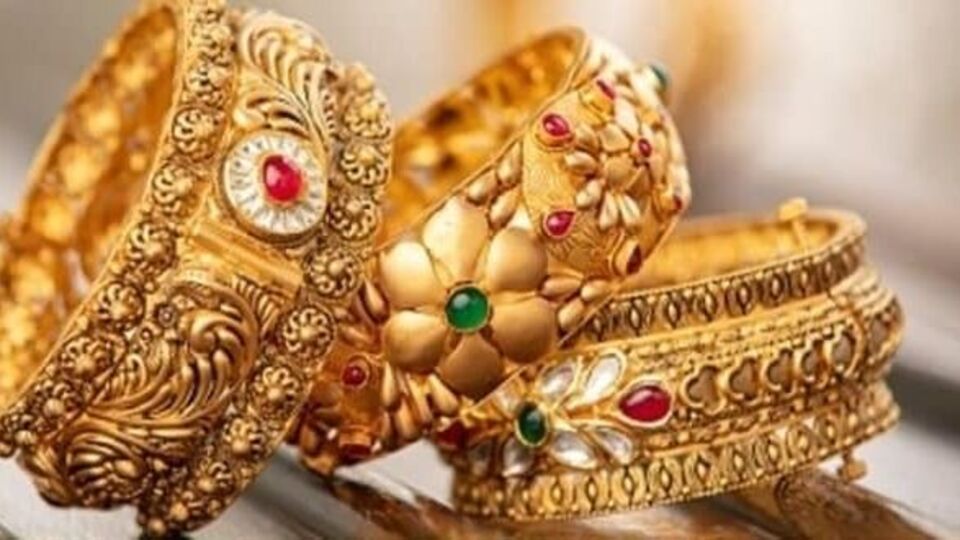 Today Gold Rate: ஹேப்பியா மக்களே.. அதிரடியாக குறைந்தது தங்கம் விலை!