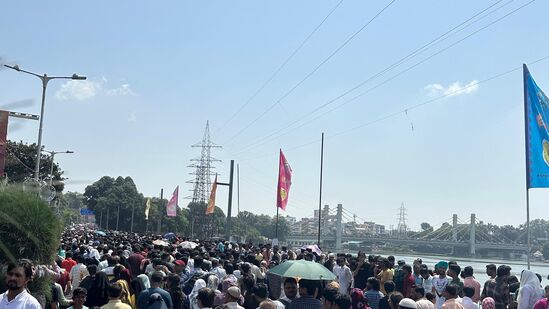 இந்த விமான கண்காட்சி போபால் விமான நிலையத்திலிருந்து அல்லது போபால் விமான நிலையத்திற்கு இயக்கப்படும் விமானங்களையும் பாதிக்கும் என்று எதிர்பார்க்கப்படுகிறது. இந்த நிகழ்ச்சிக்காக நகர விமான நிலையத்தில் இருந்து வழக்கமான விமானத்தின் நேரம் மாற்றப்பட்டதாக ஊடக அறிக்கைகள் தெரிவிக்கின்றன.