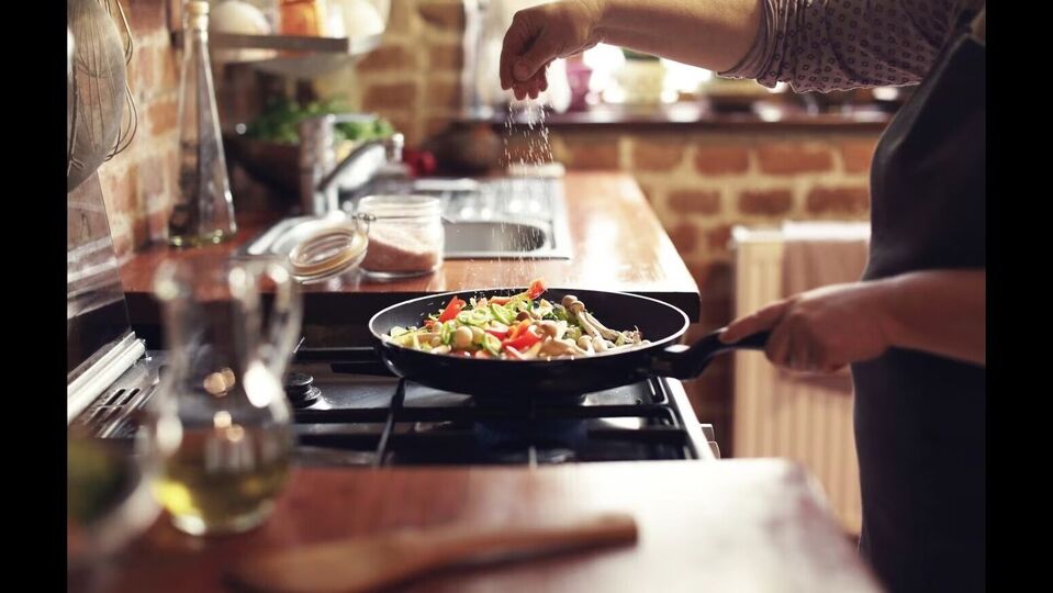 Leftover Food மீந்துபோன இந்த உணவுகளை மட்டும் சாப்பிடவே சாப்பிடாதீங்க