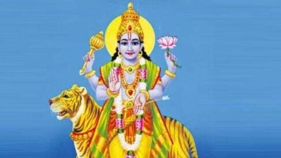 தனித்த ராகு தோஷம் எதுவும் செய்யாது. ஏதாவது கிரத்தோடு சேரும் போதுதான், அவருக்கு வீரியம் அதிகமாகும். இந்த ராகு கிரகத்தோடு சேருகிற போது, தோஷத்தை செய்வது போல, அந்த கிரகம் லக்ன பாவியாக இருந்து ஒன்றாக இருந்தார் என்றால், தோஷத்தின் வீரியம் அதிகமாகி விடும்.&nbsp;&nbsp;