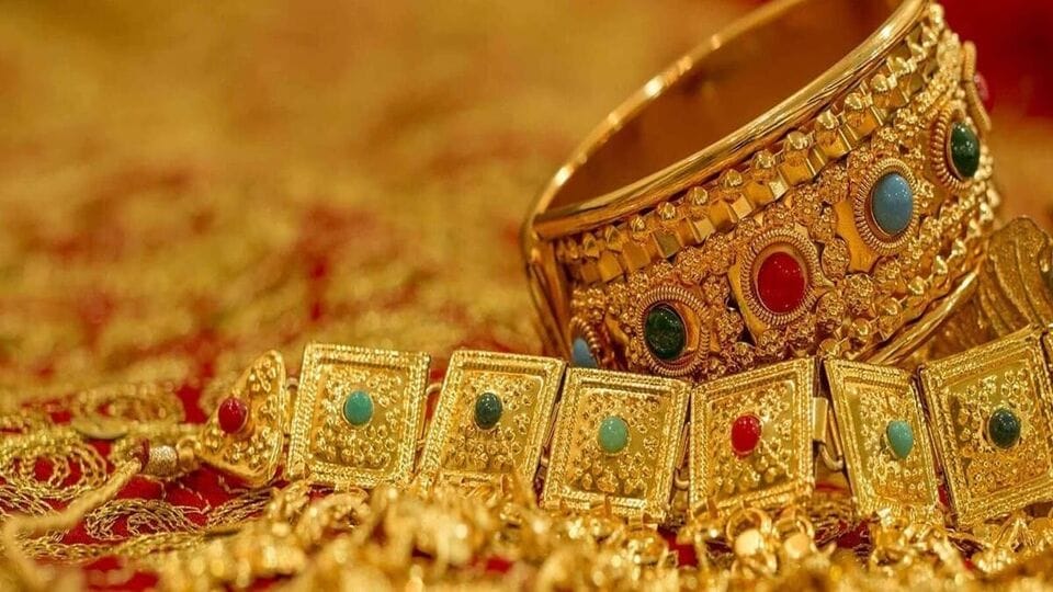 Today Gold Rate: உற்சாகத்தில் நகை பிரியர்கள்.. அதிரடியாக விலை குறைந்த தங்கம்!