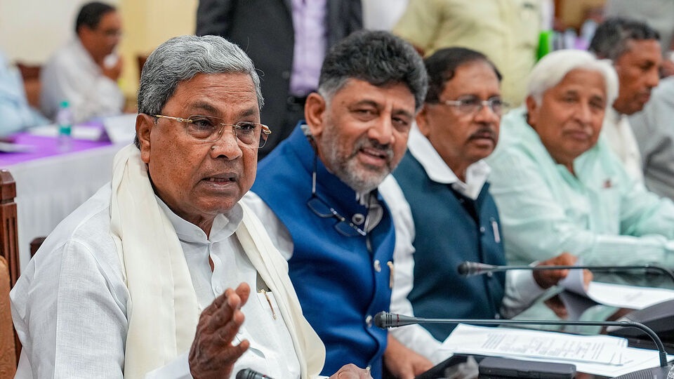 Karnataka Liquor licence Row: மதுபான உரிமம் குறித்து டி.கே.சிவக்குமார் கருத்தால் சர்ச்சை-முதல்வர் சித்தராமையா விளக்கம்