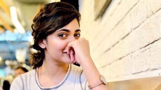ஆகையால் அடுத்ததை பார்த்து சென்று கொண்டிருக்க வேண்டியதுதான்.&nbsp;
