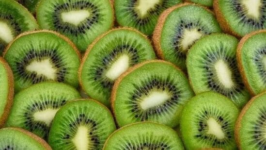 Benefits of Kiwi : இந்த சின்ன பழத்தில் இத்தனை ரகசியங்கள் மறைந்துள்ளதா? கிவியின் கதை!  