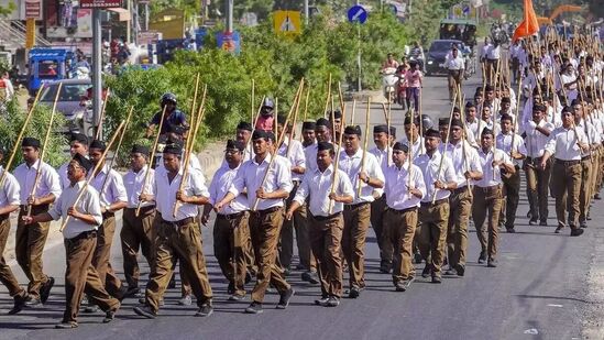 ”விஜயதசமி நாளான வரும் அக்டோபர் 24ஆம் அன்று தமிழ்நாட்டில் உள்ள மாவட்டங்களில் பேரணி மற்றும் பொதுக்கூட்டங்களை நடத்த ஆர்.எஸ்.எஸ் அமைப்பு திட்டம்”