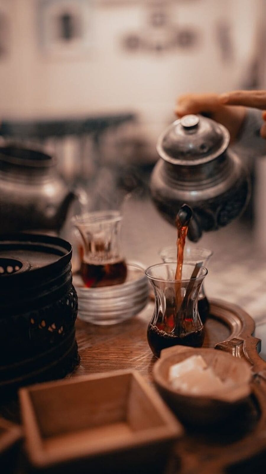 டீ குடிப்பதால் இத்தனை ஆபத்துகளா கவனம் மக்களே