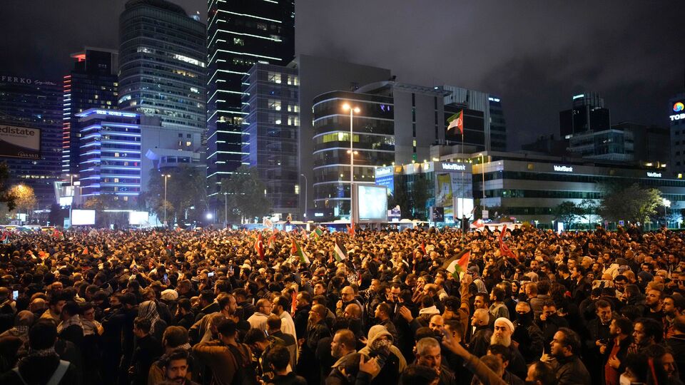 Israel-Hamas war: காஸா மருத்துவமனையில் வான்வழித் தாக்குதலால் பதற்றம்-12வது நாளை எட்டிய போர்