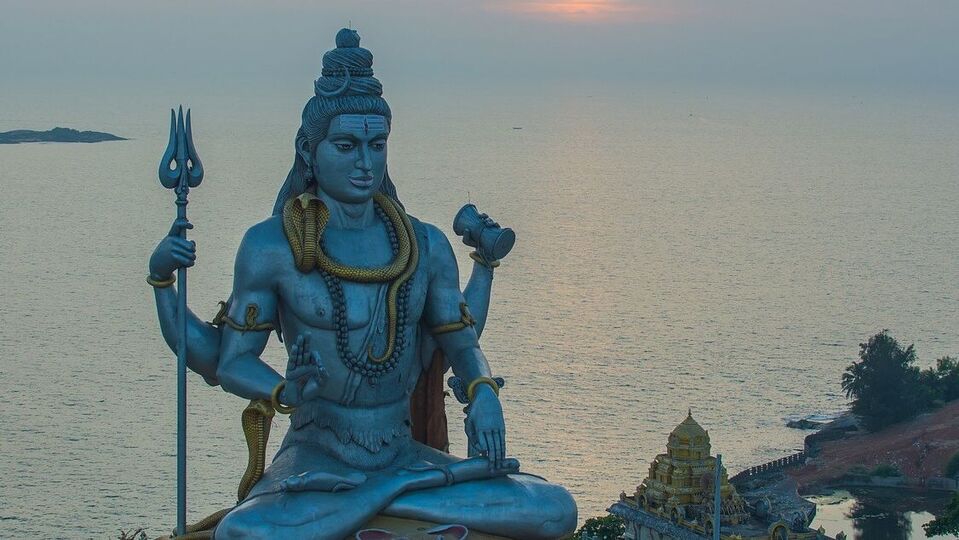 Lord Shiva: உங்க வீட்ல சிவன் படம் இருக்கா.. இதை கண்டிப்பா