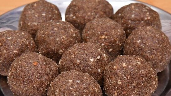 Ragi Ladoo : பெண்கள் கட்டாயம் சாப்பிட வேண்டிய லட்டு இது! உடனே செய்திடுங்க!