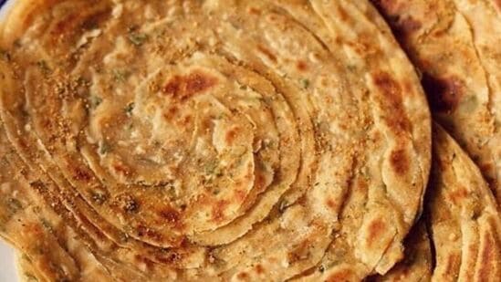 Mini Paratha : சாப்பிட்டுக்கொண்டே இருக்க தூண்டும் சுவை! ஊறையே கூட்டும் மணம்! புதினா பராத்தா! 