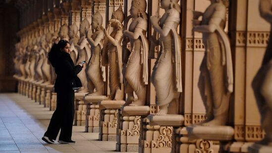 இதுதான் கோவர்தன் பூஜையை கொண்டாடுவதற்கான முக்கியத்துவம் ஆகும் REUTERS/Bing Guan