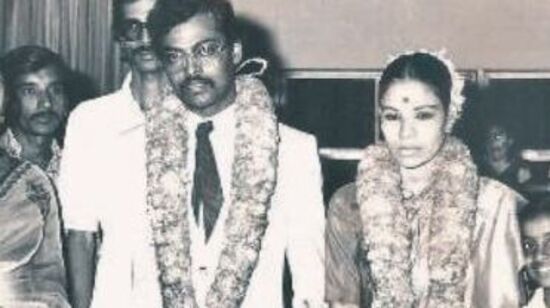 அண்ணாவுக்கு அண்ணியின் மீது அளவு கடந்த பிரியம் இருந்தது. ஒரு நாளைக்கு கிட்டத்தட்ட நூறு முறையாவது அண்ணியை செங்கமலம், செங்கமலம் என்று சொல்லிக் கொண்டே இருப்பார். அவர் இன்னும் சிறிது காலம் தான் வாழப் போகிறார் என்ற செய்தியை, தன்னுடைய நண்பர் ஒருவருக்கு மட்டும் சொல்லி கதறி அழுத்திருக்கிறார் அண்ணன்.&nbsp;&nbsp;