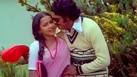 அதில், பாக்கியராஜ் குறித்து அவர் கூறுகையில், நாங்கள் இரண்டு பேருமே வெளியேற்றபட்டவர்கள் தான். இரண்டு படம் பண்ணிட்டீங்கனா எல்லாம் வந்துடுமா என வெளியேற்றப்பட்டோம். அப்படி தான் எங்கள் பந்தம் உருவானது. நான் பாடல் எழுதினாலும் இந்த படத்திற்கு இசையமைப்பதனால் பொறுப்புகளை குறைத்து கொள்ள விருப்பினேன்.