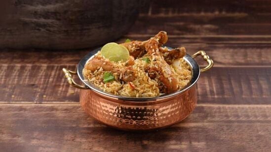 Hyderabad Biriyani Masala :  இந்த ஒரு பொடிய செஞ்சு வெச்சுக்கங்க போதும்! ஹைதராபாத் பிரியாணிய அடிக்கடி செஞ்சு அசத்தலாம்! 