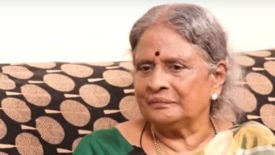 இது குறித்து பெட்டர் டுடே யூடியூப் சேனலுக்கு கடந்த சில நாட்களுக்கு முன்னர் பேசிய அவர், &nbsp; “எனக்கு மகேந்திரன் சாரை முதலில் தெரியாது. நடிகர் செந்தாமரை மூலமாகத்தான் எனக்கு அவர் அறிமுகமானார். தங்கப்பதக்கம் திரைப்படத்தில் தான் நான் முதன்முறையாக அவரை பார்த்தேன்.&nbsp;&nbsp;அதன்பிறகு முள்ளும் மலரும் திரைப்படத்திற்கு ஆடிசனுக்கு என்னை அழைத்தார்கள். ஆனால், அங்கு செல்வதற்கு முன்னே அங்கு போக வேண்டாம் என்று என்னுடைய மனது கூறியது. அதனால் நான் அங்கு செல்லவில்லை.&nbsp;&nbsp;&nbsp;
