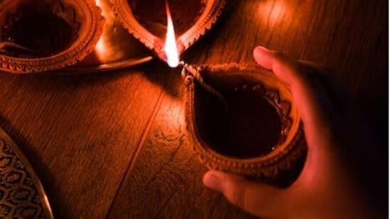 கார்த்திகை மாதம் சிறப்பு வாய்ந்த மாதங்களில் ஒன்று ஆகும். ஒவ்வொரு மாதத்திற்கு ஒவ்வொரு சிறப்புகள் இருக்கிறது. இம்மாதம் தான் மழை பொழிவு அதிகம் இருக்கும் மாதம் ஆகும். கார்த்திகை மாதம் சிறப்பு வாய்ந்த மாதங்களில் ஒன்று ஆகும். ஒவ்வொரு மாதத்திற்கு ஒவ்வொரு சிறப்புகள் இருக்கிறது. இம்மாதம் தான் மழை பொழிவு அதிகம் இருக்கும் மாதம் ஆகும்.