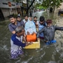 <p>மழை காரணமாக வெள்ளம் சூழ்ந்துள்ள சாலைகளில் ஆம்புலன்ஸ் வர முடியாததால் மூத்த குடிமக்கள் பெரும் பாதிப்புக்குள்ளாகி வருகின்றனர்.&nbsp;</p>